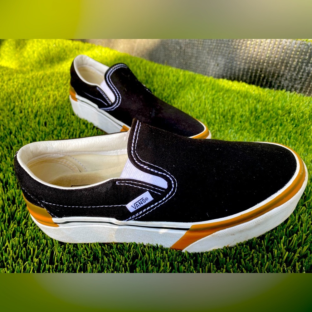 Women’s VANS platform slip-on